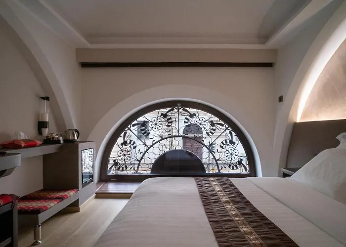 Arcadian Suite&rooms Pensión 4*